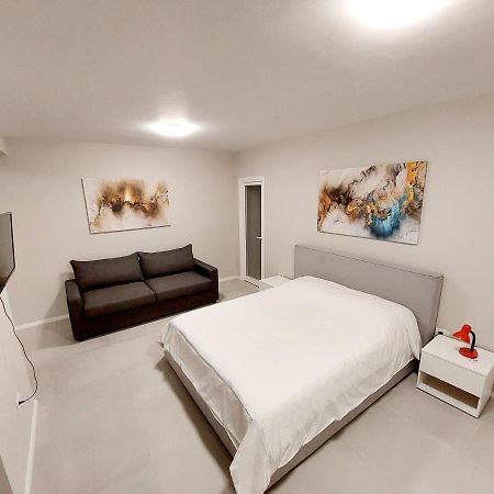 Tirana City Center Apartment Buitenkant foto
