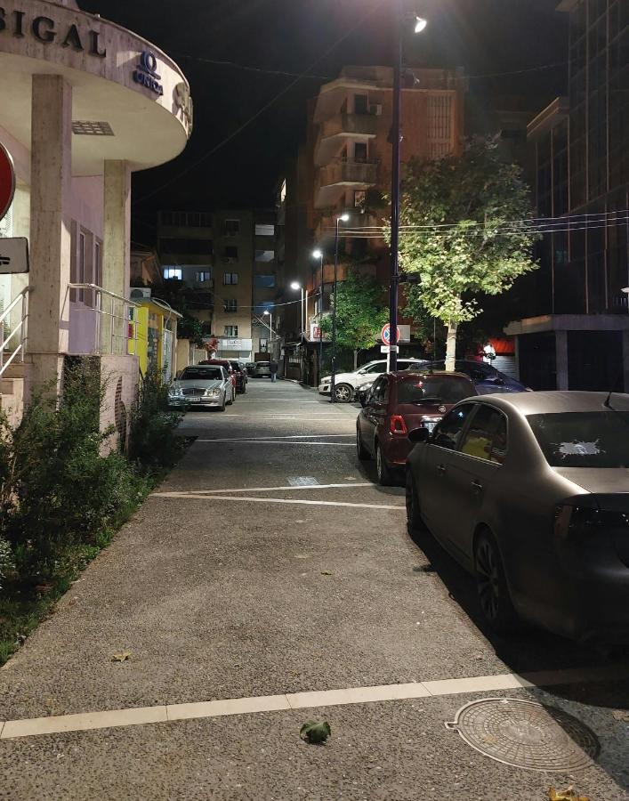 Tirana City Center Apartment Buitenkant foto
